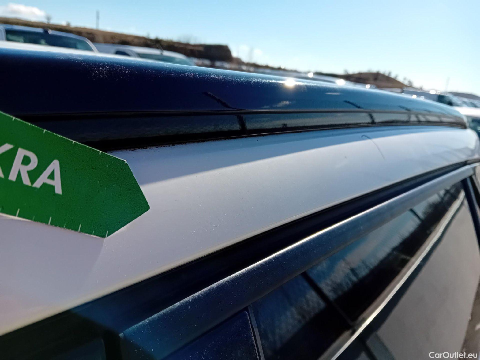  Peugeot  2008 PEUGEOT  / 2019 / 5P / todoterreno Allure BlueHDI 81kW (110CV) #21