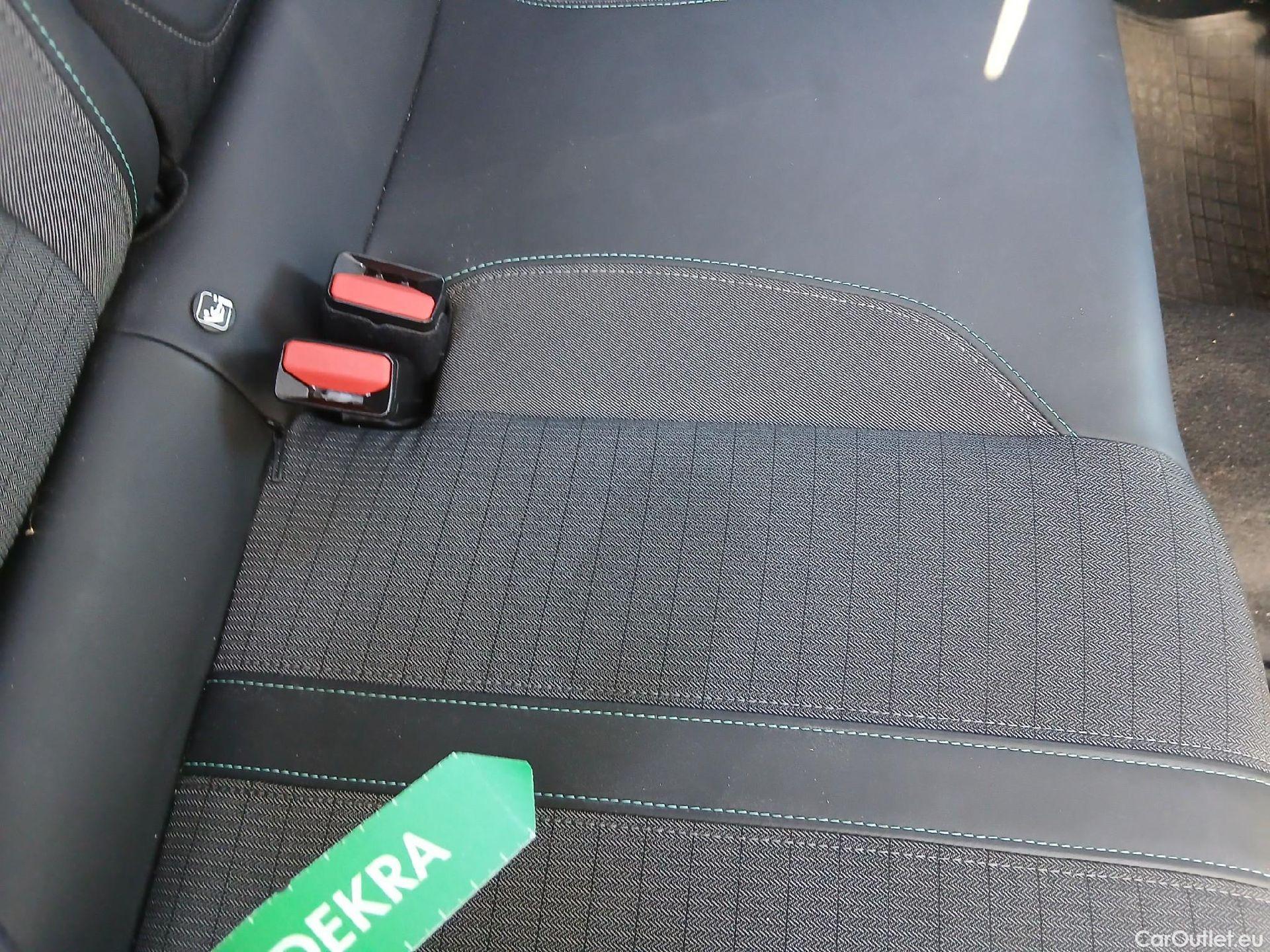  Peugeot  2008 PEUGEOT  / 2019 / 5P / todoterreno Allure BlueHDI 81kW (110CV) #40