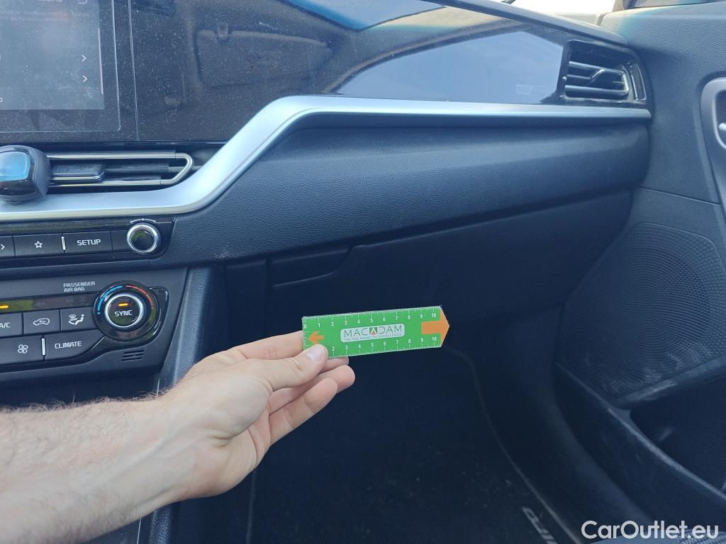  KIA  Niro KIA  / 2019 / 5P / crossover 1.6 GDi HEV 104kW (141CV) Concept #44