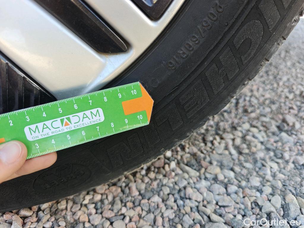  KIA  Niro KIA  / 2019 / 5P / crossover 1.6 GDi HEV 104kW (141CV) Concept #38