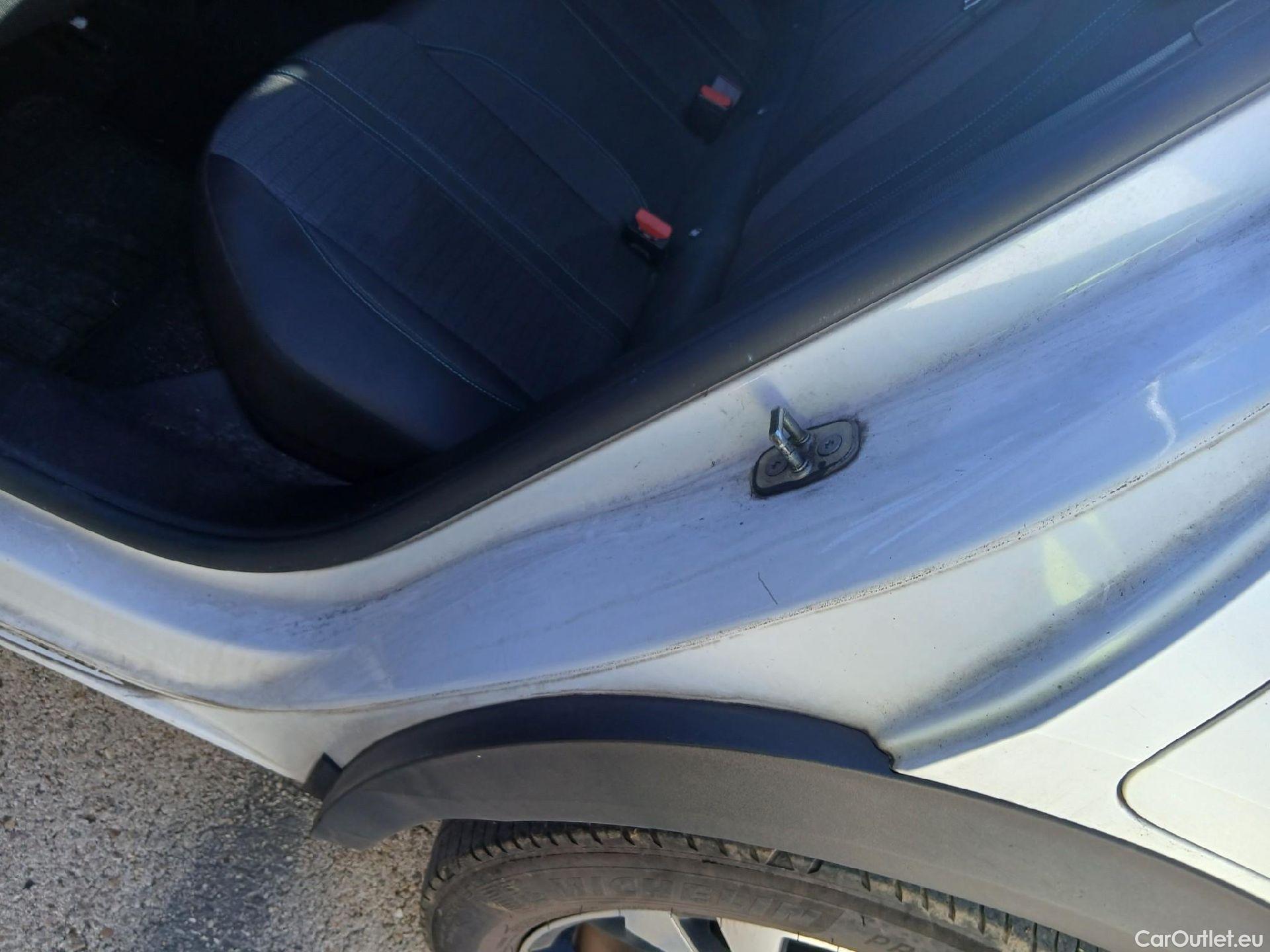  Peugeot  2008 PEUGEOT  / 2019 / 5P / todoterreno Allure BlueHDI 81kW (110CV) #17