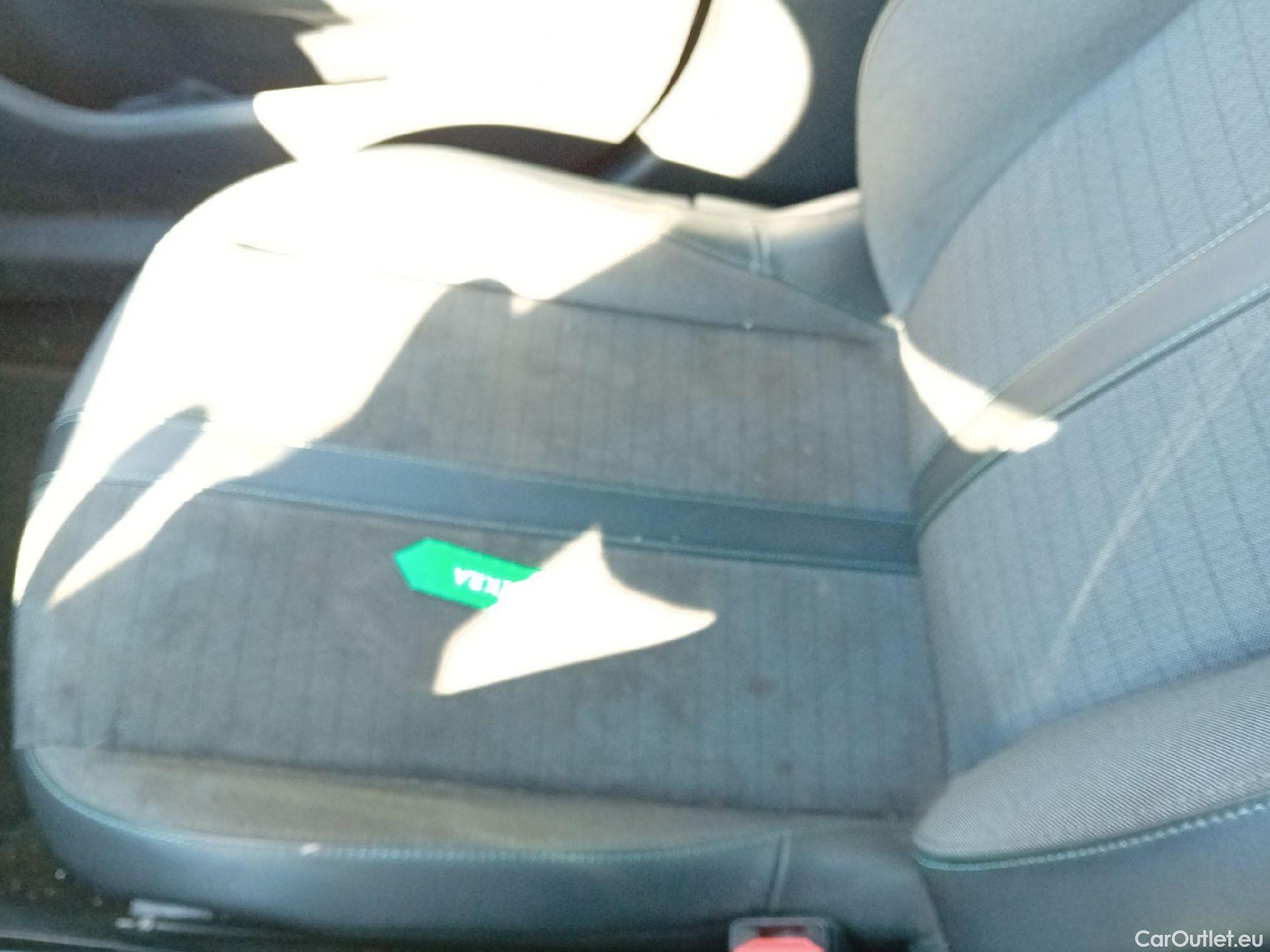  Peugeot  2008 PEUGEOT  / 2019 / 5P / todoterreno Allure BlueHDI 81kW (110CV) #3