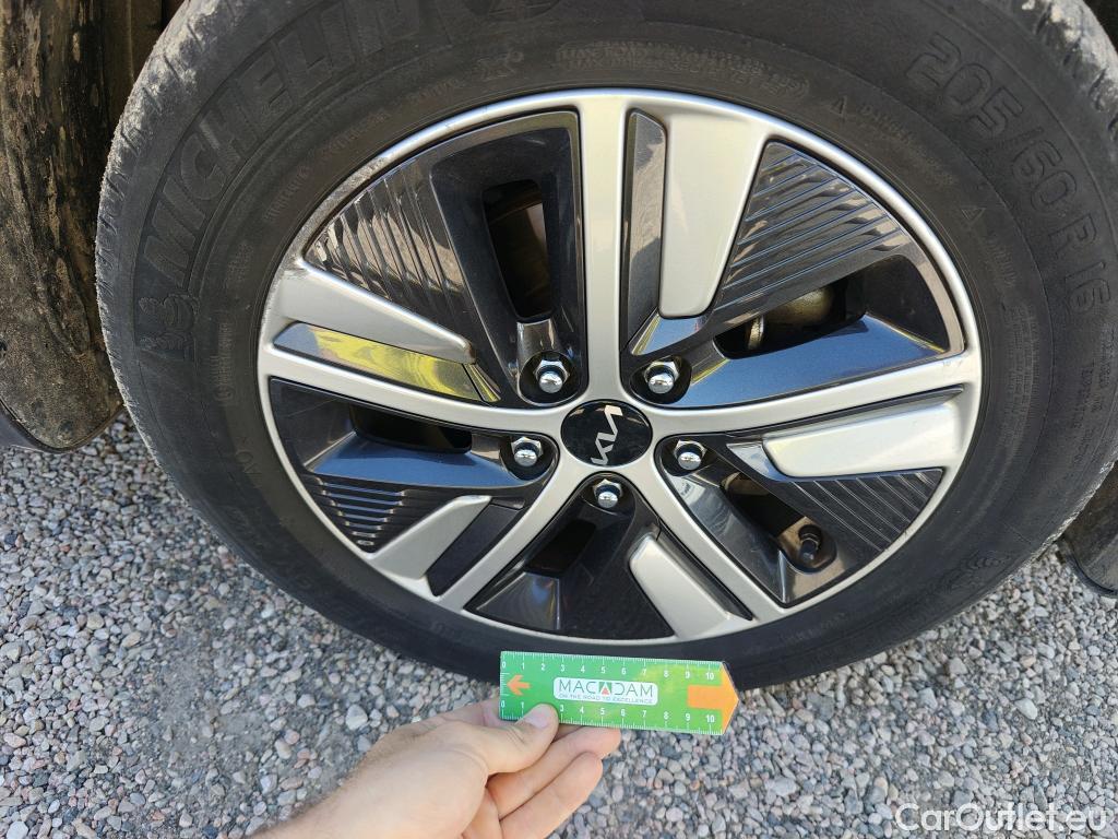  KIA  Niro KIA  / 2019 / 5P / crossover 1.6 GDi HEV 104kW (141CV) Concept #29