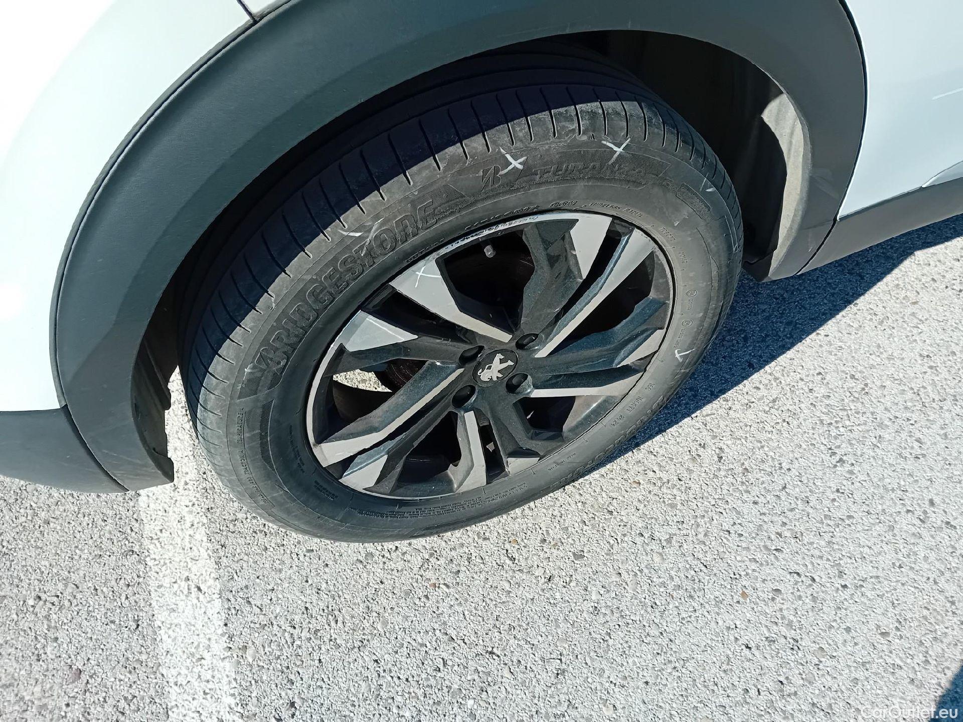  Peugeot  2008 PEUGEOT  / 2019 / 5P / todoterreno Allure BlueHDI 81kW (110CV) #35