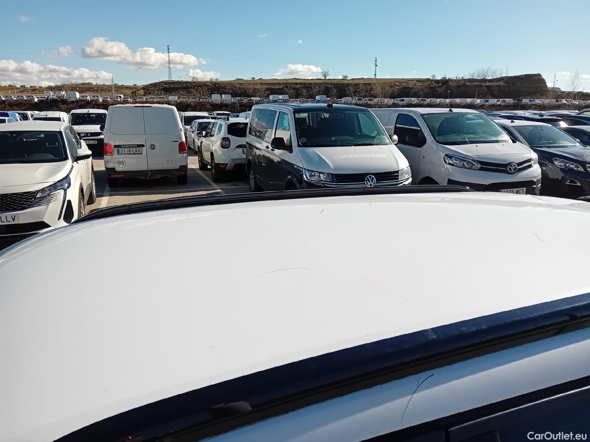  Peugeot  2008 PEUGEOT  / 2019 / 5P / todoterreno Allure BlueHDI 81kW (110CV) #17