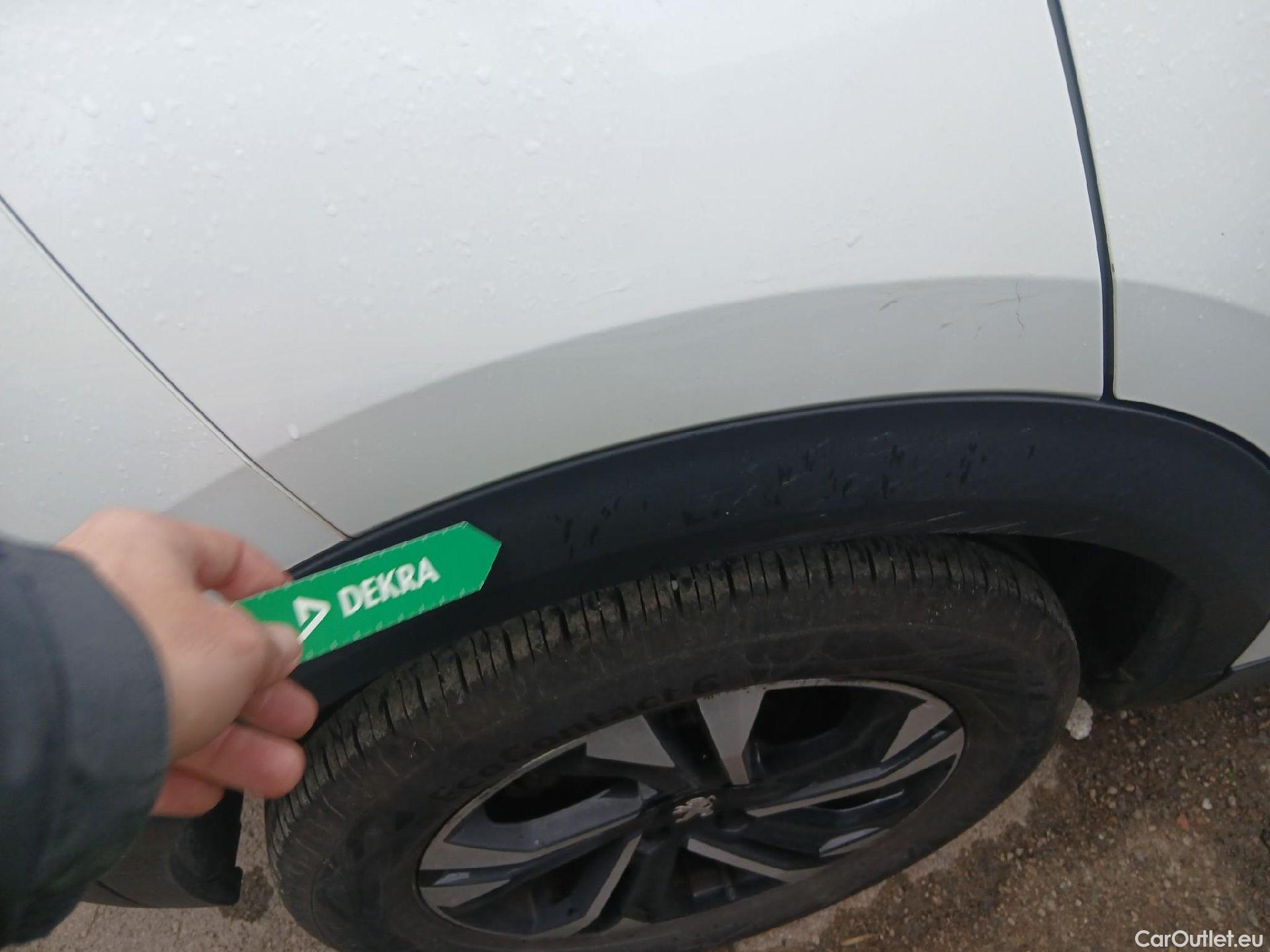  Peugeot  2008 PEUGEOT  / 2019 / 5P / todoterreno Allure BlueHDI 81kW (110CV) #23