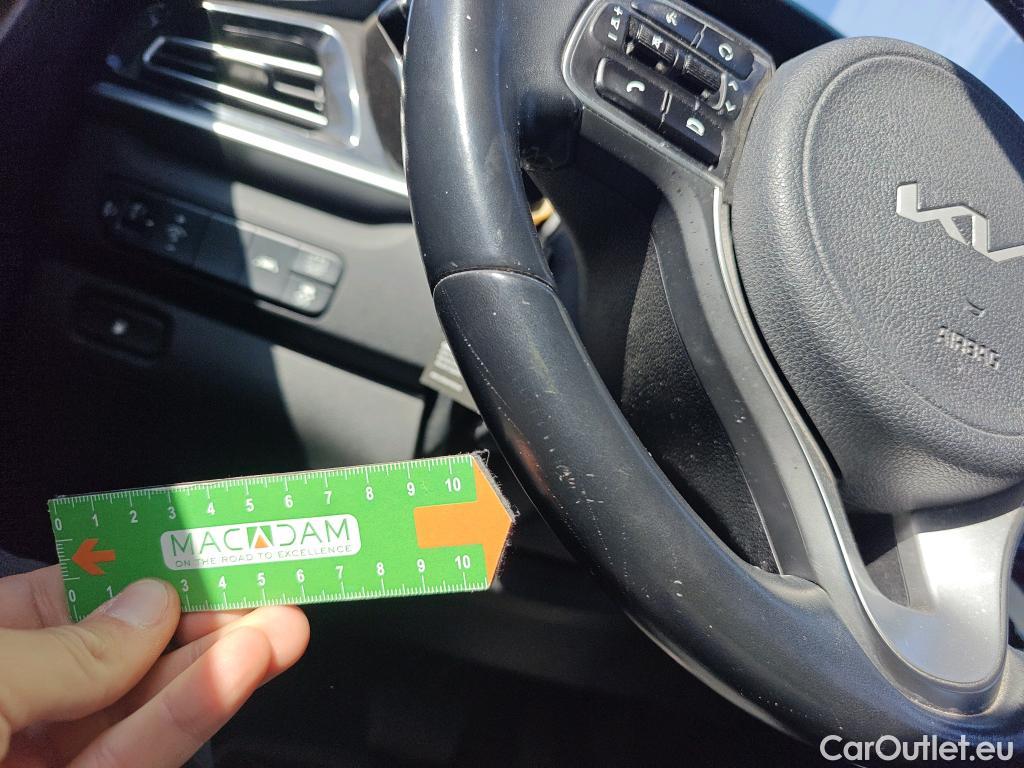  KIA  Niro KIA  / 2019 / 5P / crossover 1.6 GDi HEV 104kW (141CV) Concept #48