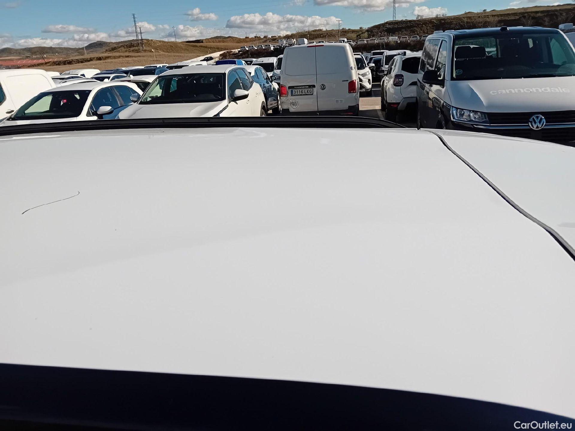  Peugeot  2008 PEUGEOT  / 2019 / 5P / todoterreno Allure BlueHDI 81kW (110CV) #18