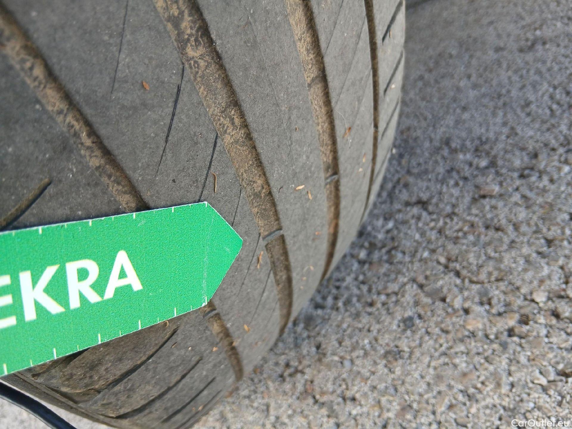  Peugeot  2008 PEUGEOT  / 2019 / 5P / todoterreno Allure BlueHDI 81kW (110CV) #45