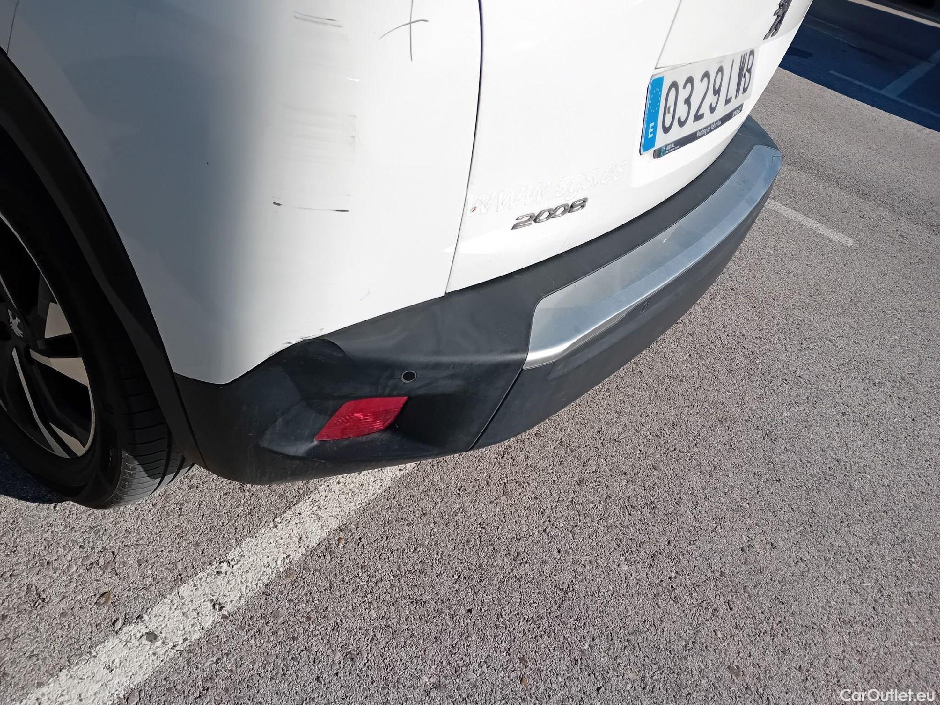  Peugeot  2008 PEUGEOT  / 2019 / 5P / todoterreno Allure BlueHDI 81kW (110CV) #26