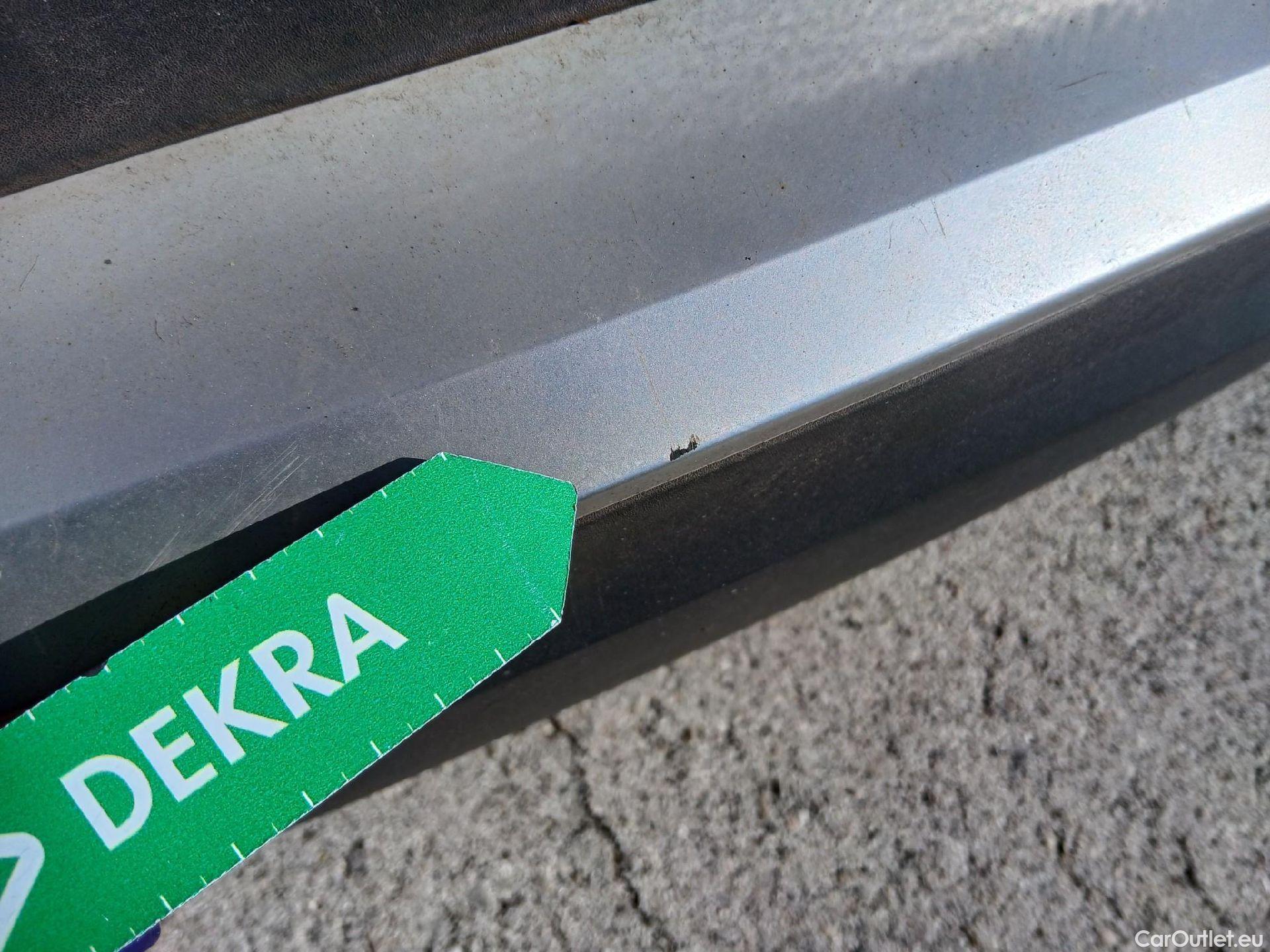  Peugeot  2008 PEUGEOT  / 2019 / 5P / todoterreno Allure BlueHDI 81kW (110CV) #18