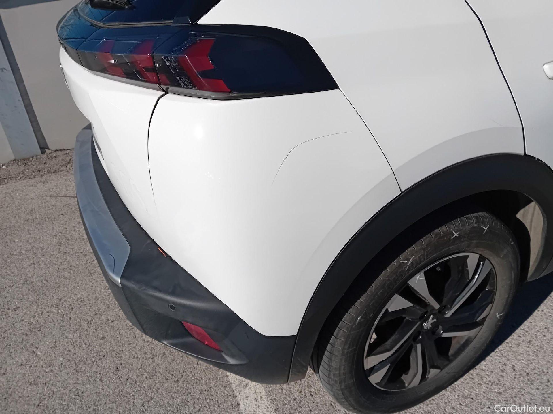  Peugeot  2008 PEUGEOT  / 2019 / 5P / todoterreno Allure BlueHDI 81kW (110CV) #40