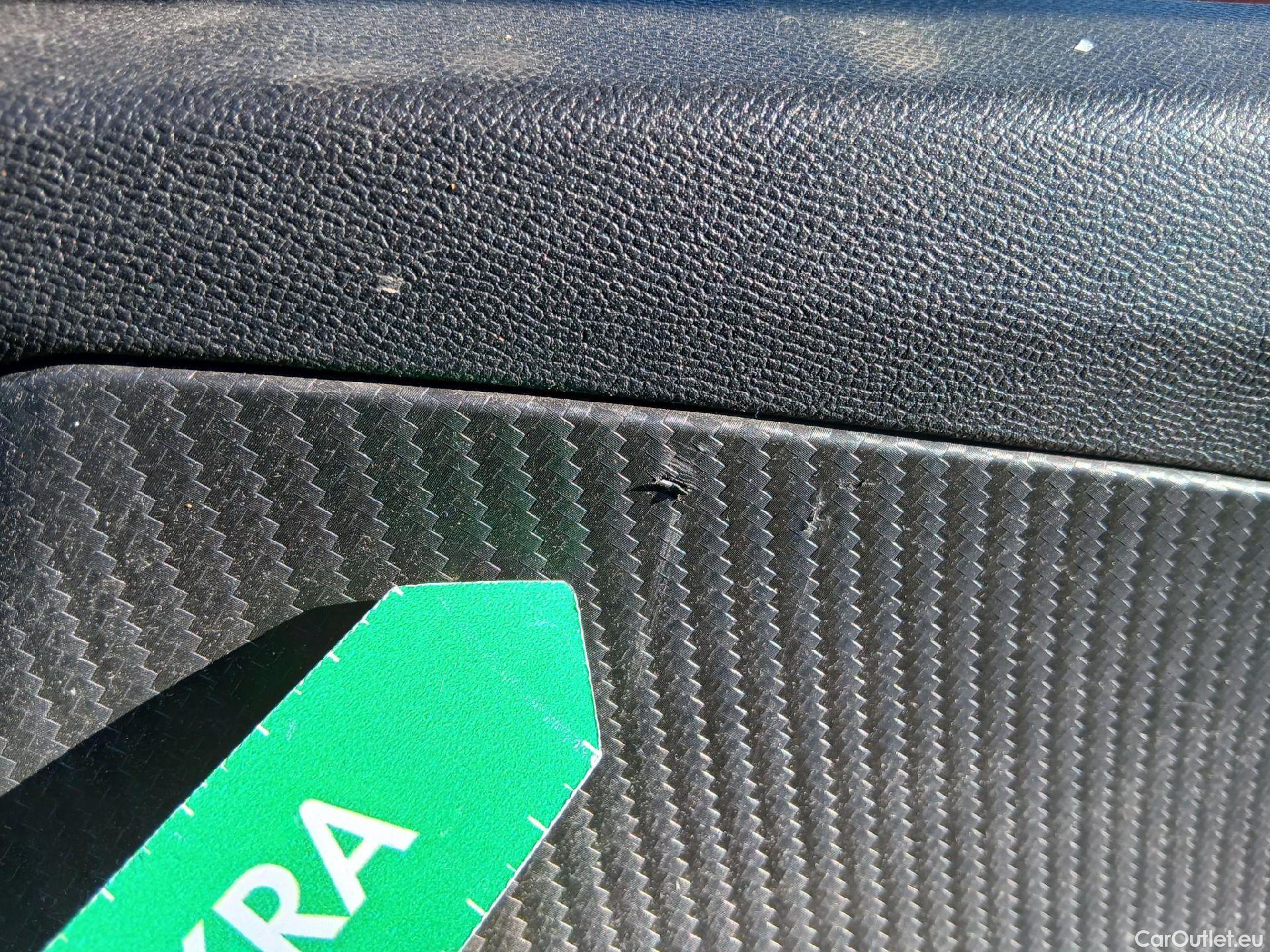  Peugeot  2008 PEUGEOT  / 2019 / 5P / todoterreno Allure BlueHDI 81kW (110CV) #44