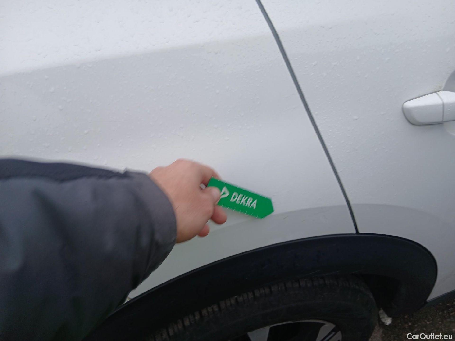  Peugeot  2008 PEUGEOT  / 2019 / 5P / todoterreno Allure BlueHDI 81kW (110CV) #21