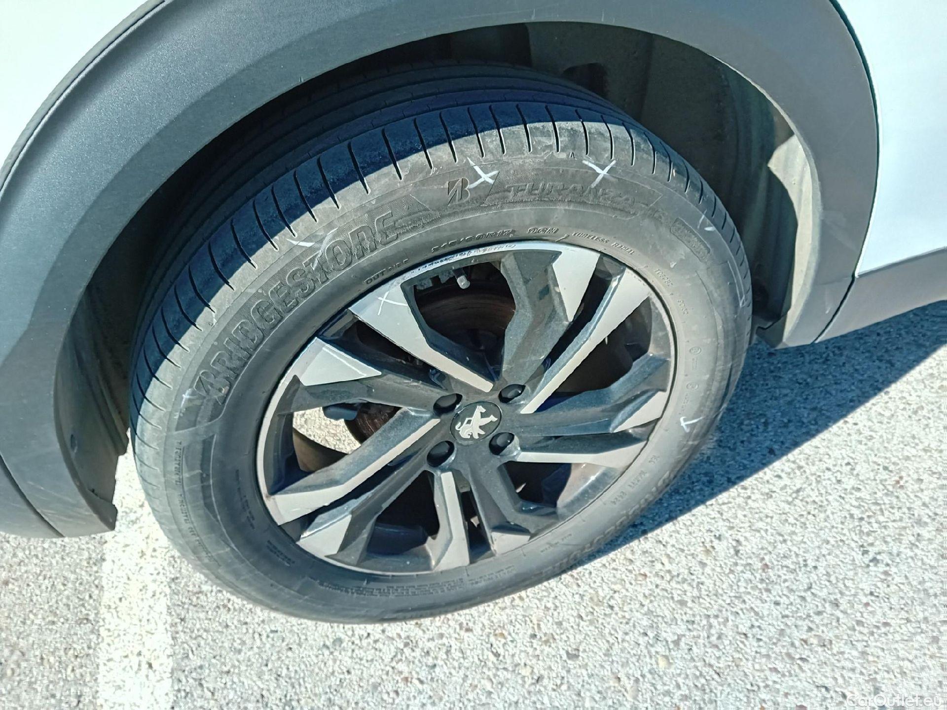  Peugeot  2008 PEUGEOT  / 2019 / 5P / todoterreno Allure BlueHDI 81kW (110CV) #33