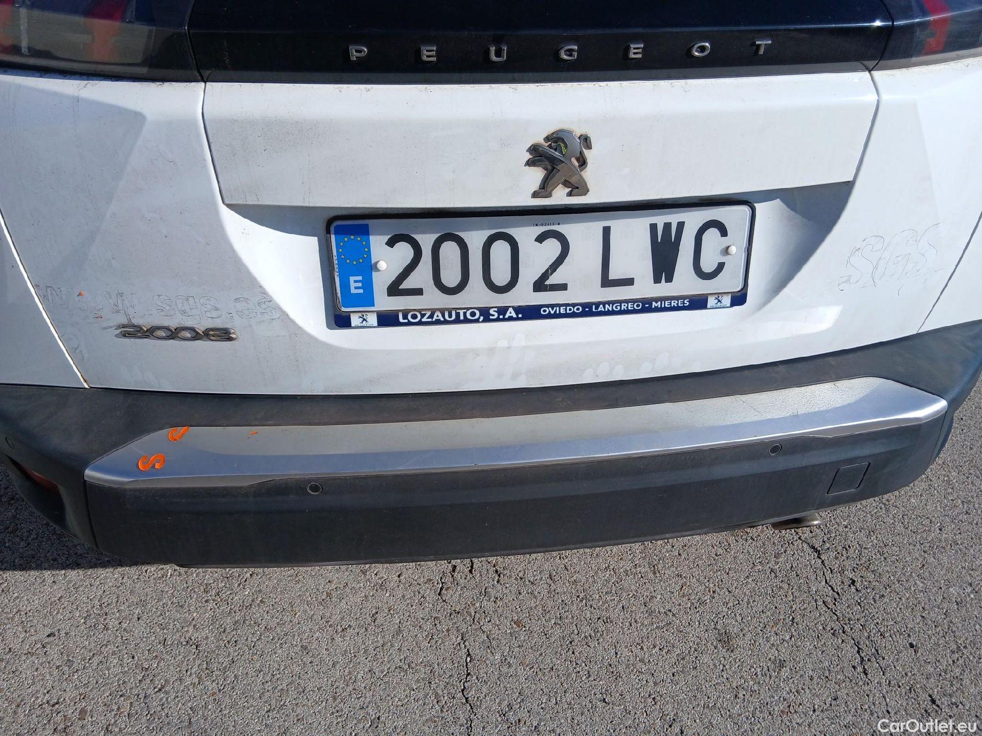  Peugeot  2008 PEUGEOT  / 2019 / 5P / todoterreno Allure BlueHDI 81kW (110CV) #19