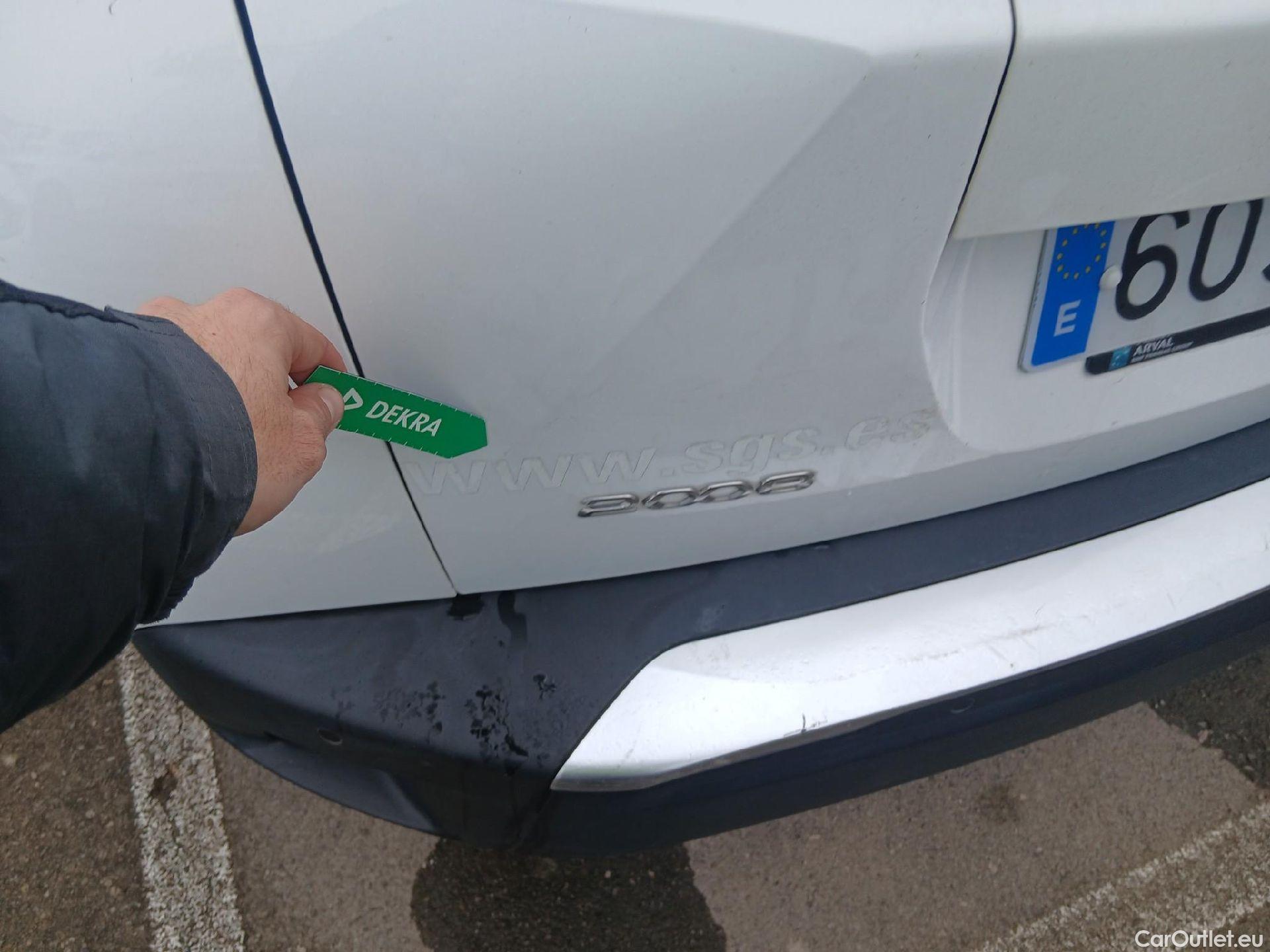  Peugeot  2008 PEUGEOT  / 2019 / 5P / todoterreno Allure BlueHDI 81kW (110CV) #15