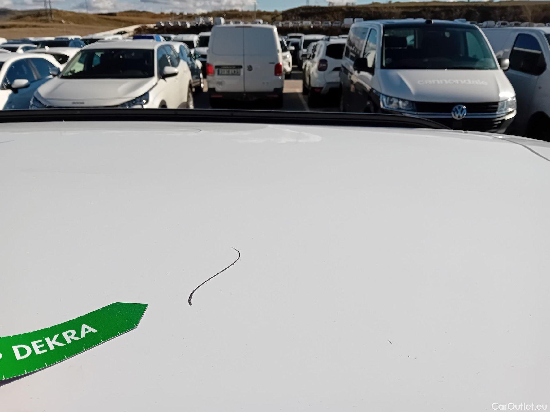  Peugeot  2008 PEUGEOT  / 2019 / 5P / todoterreno Allure BlueHDI 81kW (110CV) #19