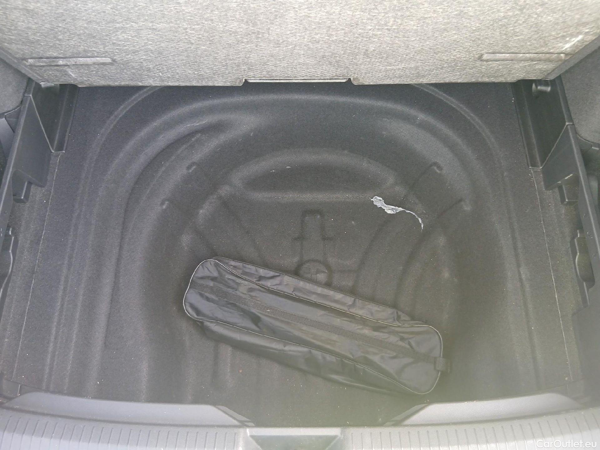  Volkswagen  Golf  VOLKSWAGEN / 2020 / 5P / familiar 2.0 TDI 85kW (115CV) DSG Variant #16