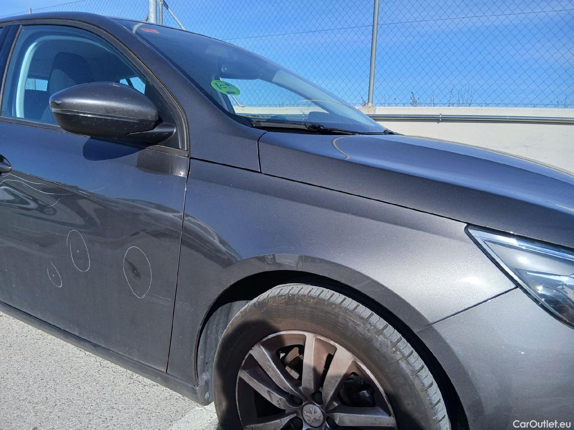  Peugeot  308 PEUGEOT  / 2017 / 5P / berlina con portón 5p Active Pack PureTech 110 S&S #43