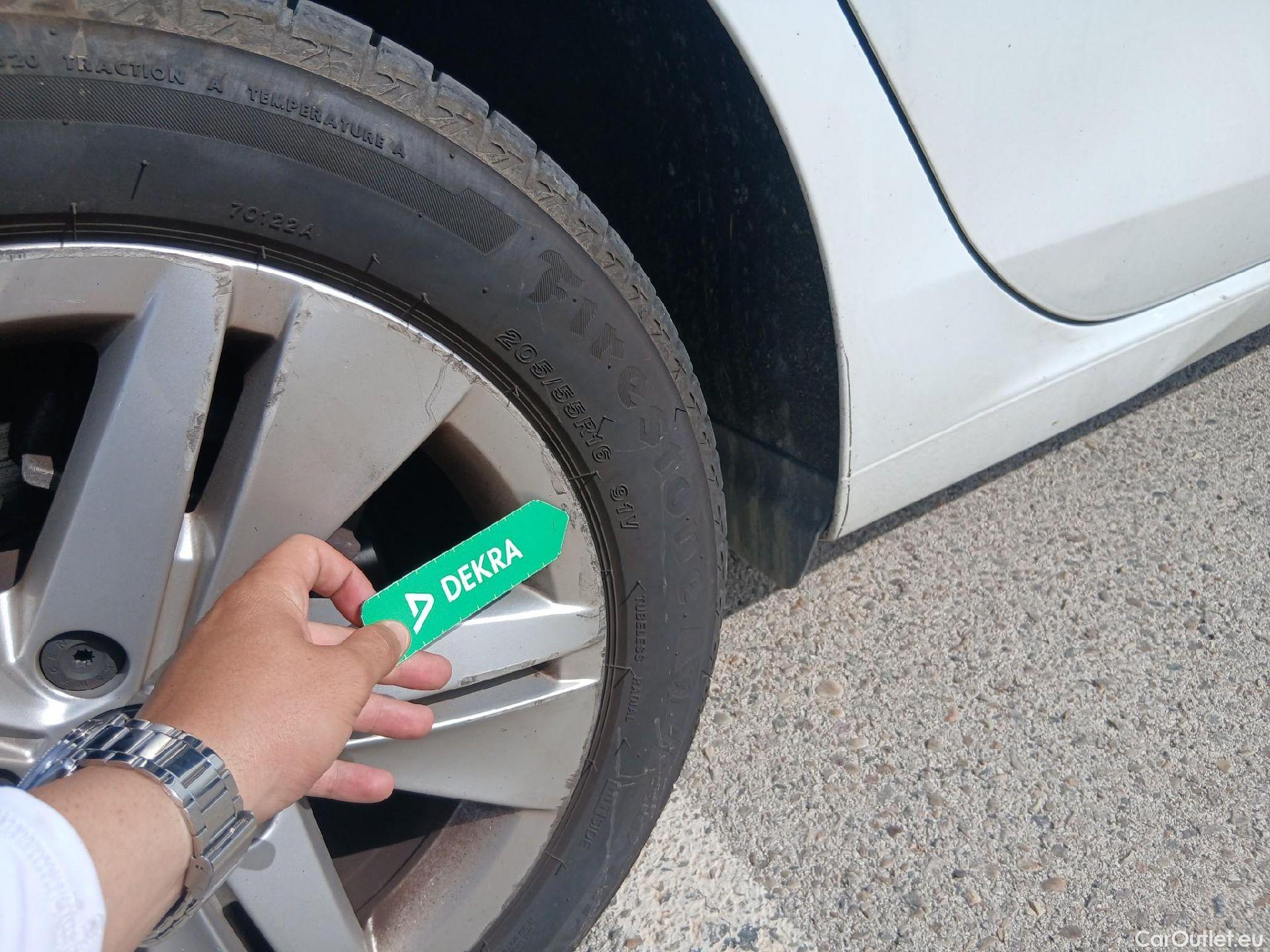  Volkswagen  Golf  VOLKSWAGEN / 2020 / 5P / familiar 2.0 TDI 85kW (115CV) DSG Variant #12