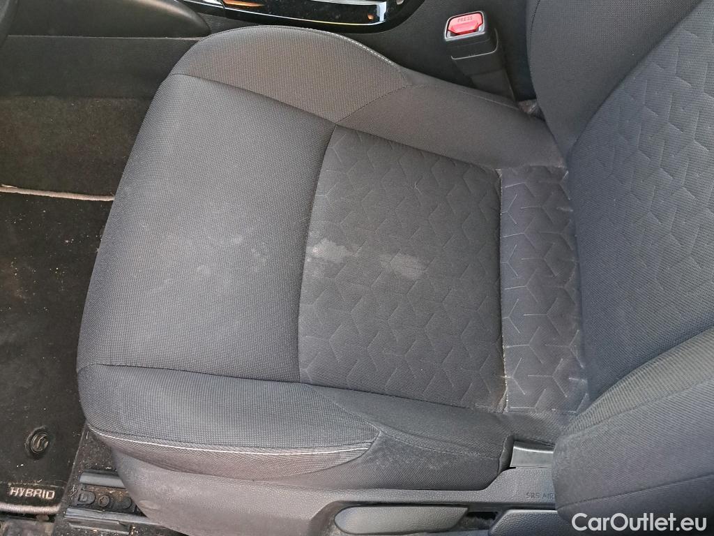  Toyota  Corolla TOYOTA  / 2019 / 5P / familiar 1.8 125H ACTIVE TECH E-CVT TOU SPORT #1