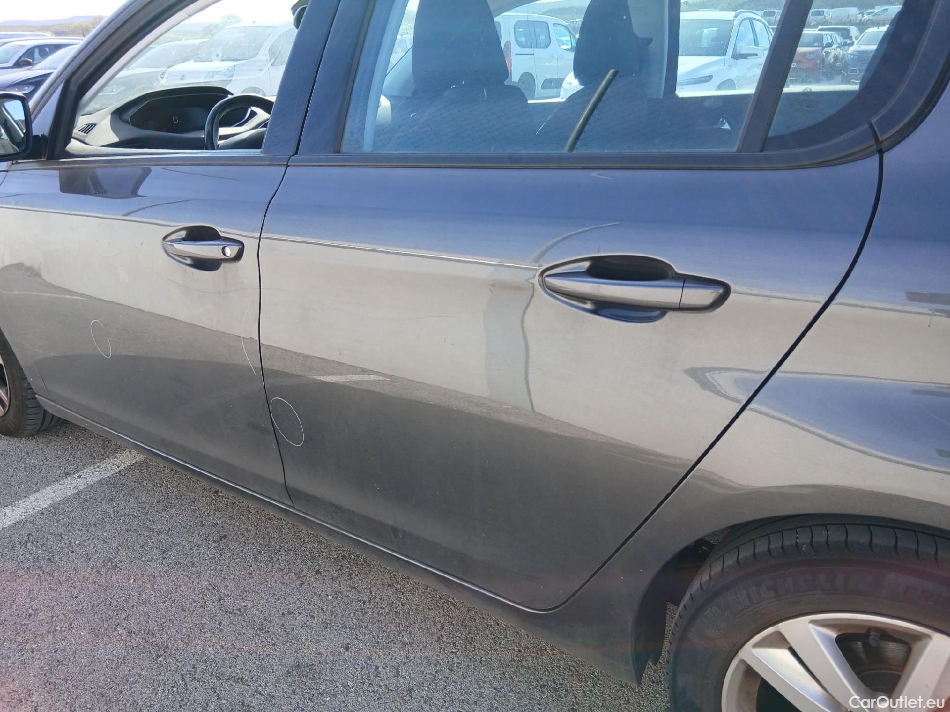  Peugeot  308 PEUGEOT  / 2017 / 5P / berlina con portón 5p Active Pack PureTech 110 S&S #16