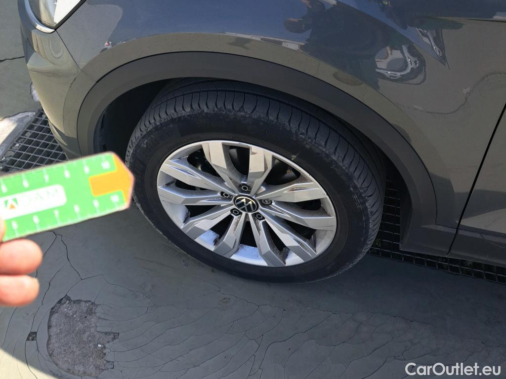  Volkswagen  T-ROC VOLKSWAGEN  / 2017 / 5P / todoterreno Advance 2.0 TDI 85kW (115CV) #42