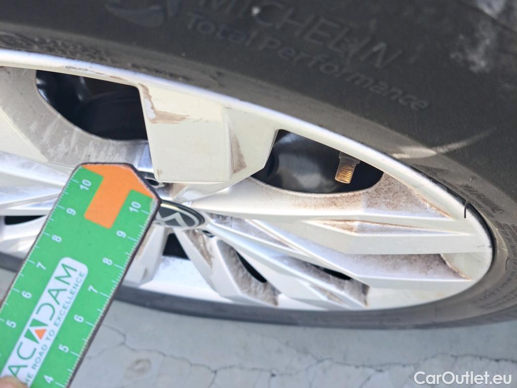  Volkswagen  T-ROC VOLKSWAGEN  / 2017 / 5P / todoterreno Advance 2.0 TDI 85kW (115CV) #43