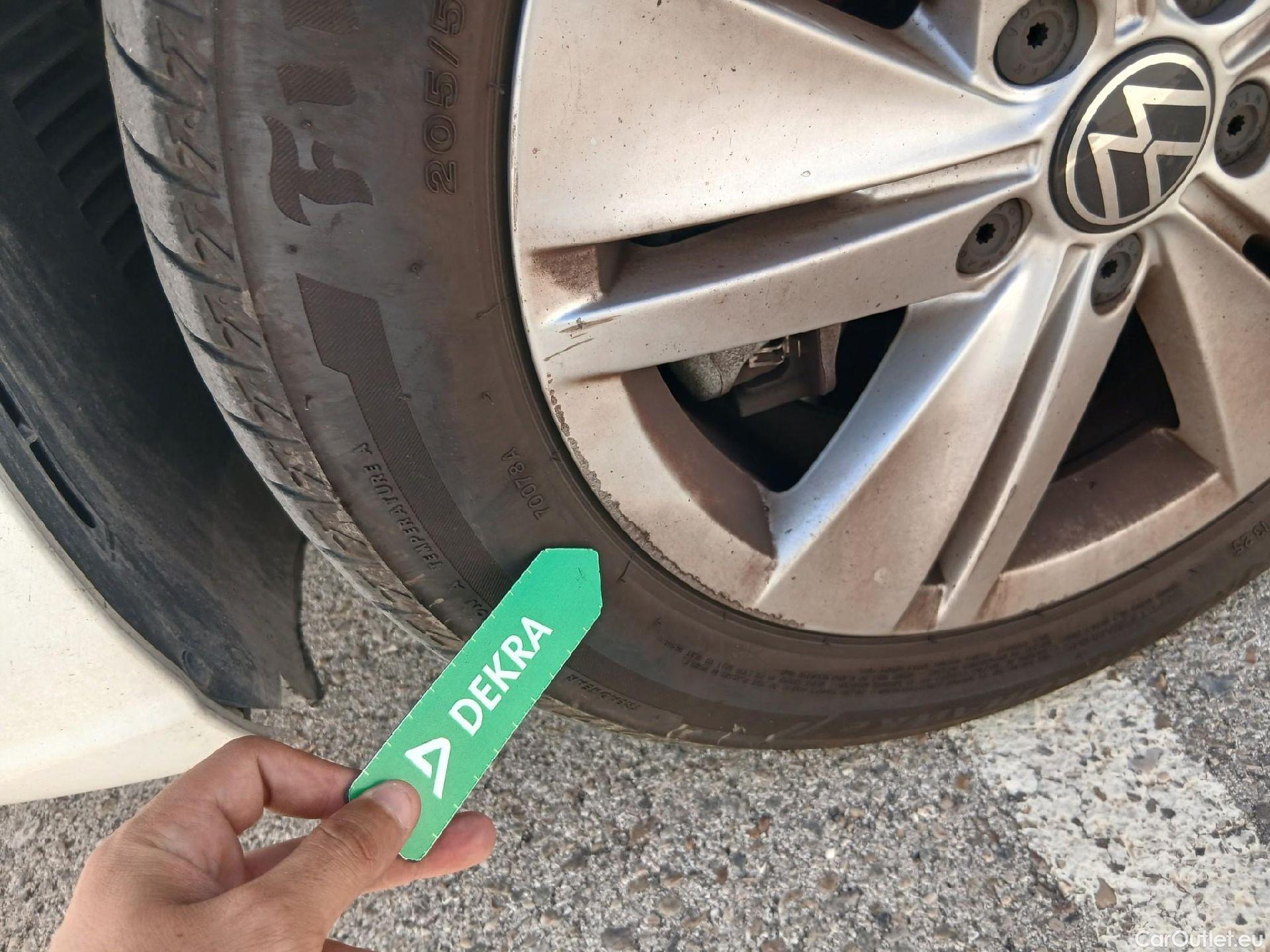  Volkswagen  Golf  VOLKSWAGEN / 2020 / 5P / familiar 2.0 TDI 85kW (115CV) DSG Variant #6