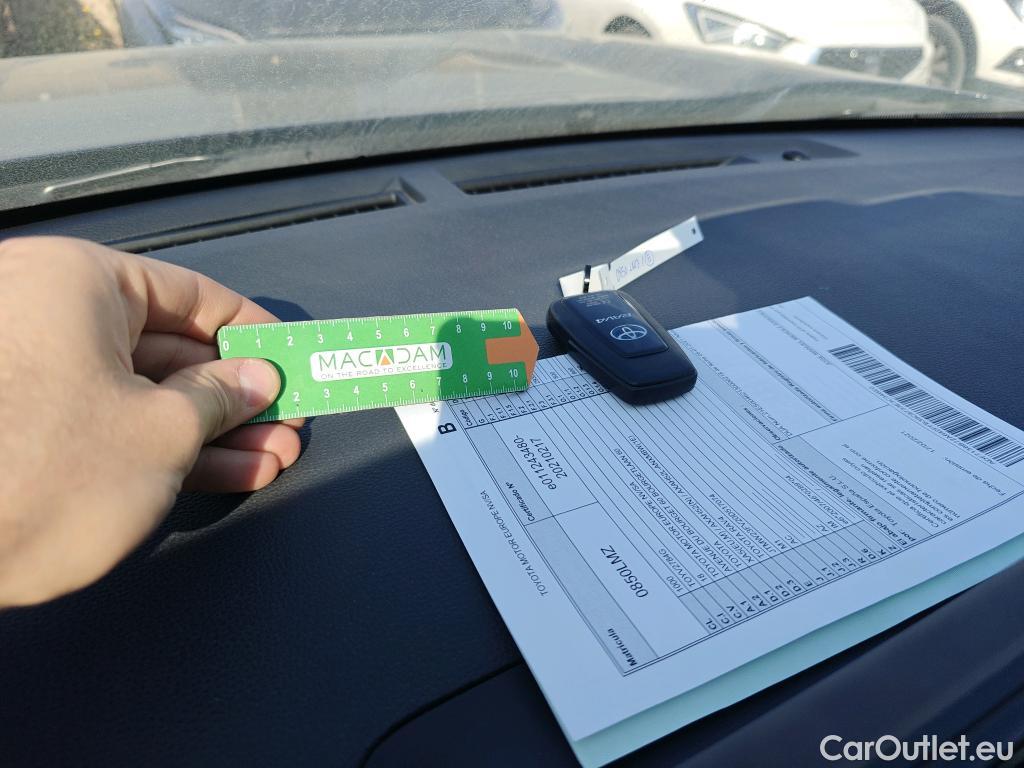  Toyota  RAV4 TOYOTA  todoterreno 2.5l 220H Advance 180 CV  #1