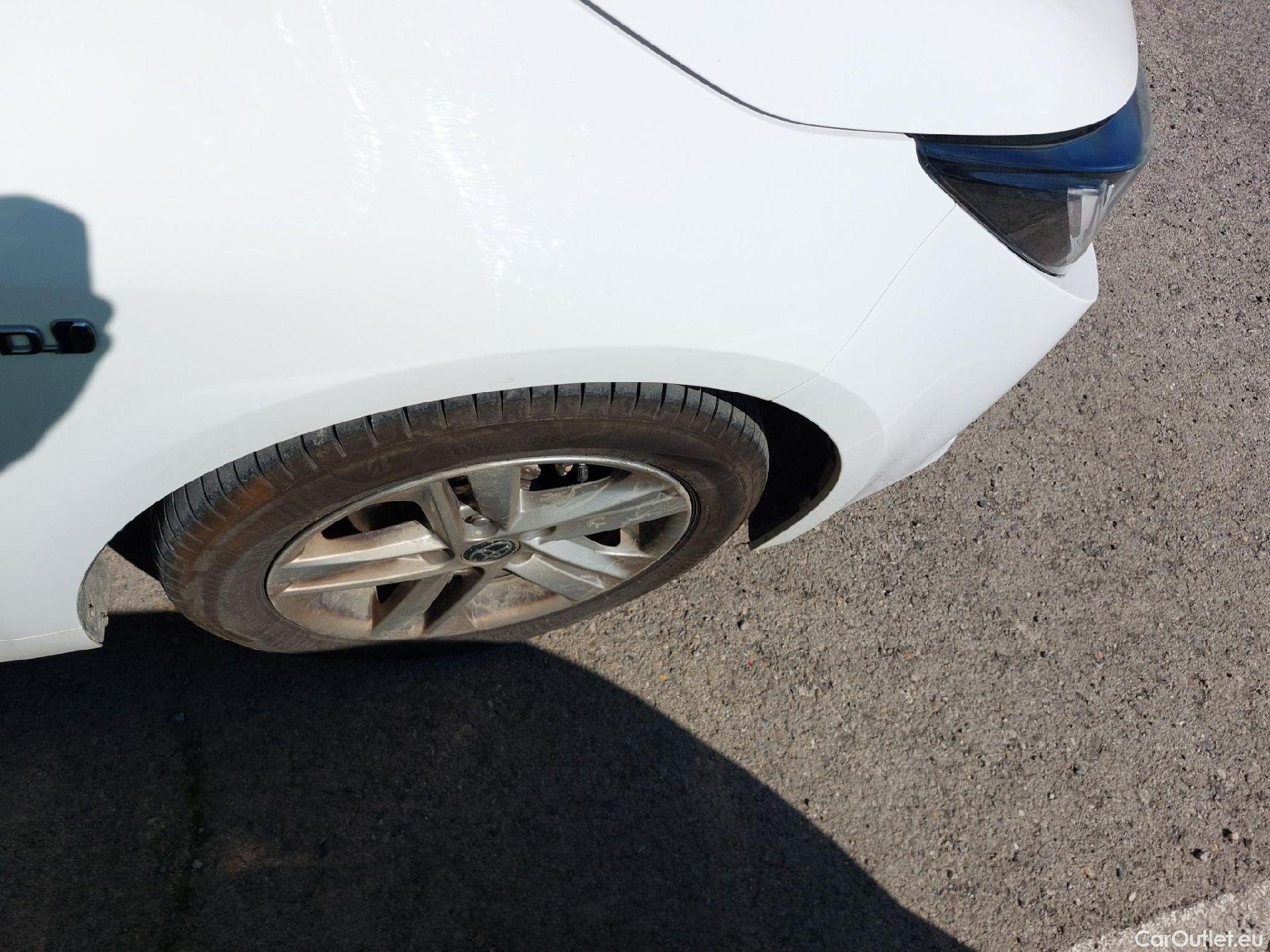  Toyota  Corolla TOYOTA  / 2019 / 5P / berlina con portón 1.8 125H BUSINESS PLUS E-CVT #18