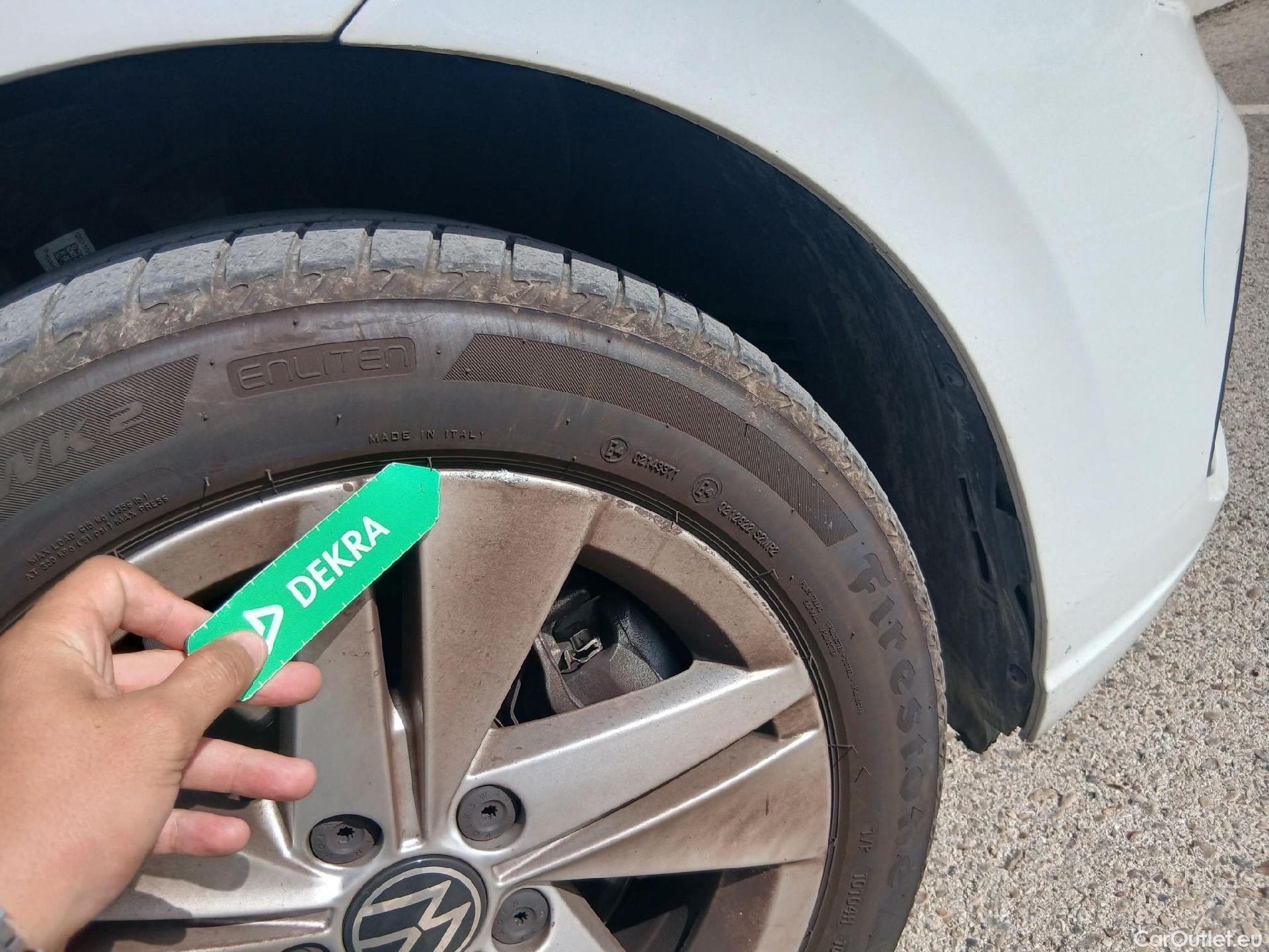  Volkswagen  Golf  VOLKSWAGEN / 2020 / 5P / familiar 2.0 TDI 85kW (115CV) DSG Variant #15