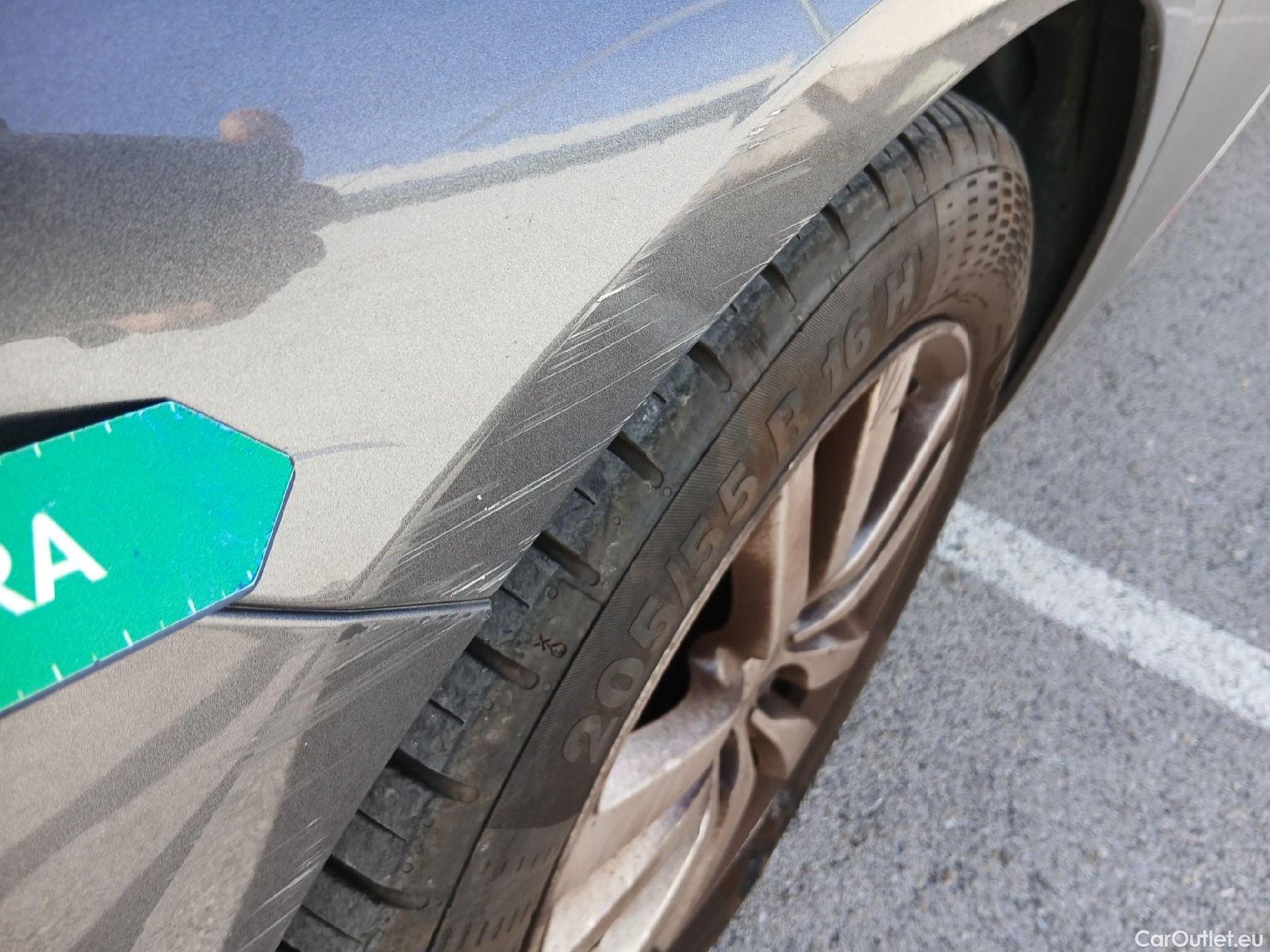  Peugeot  308 PEUGEOT  / 2017 / 5P / berlina con portón 5p Active Pack PureTech 110 S&S #8