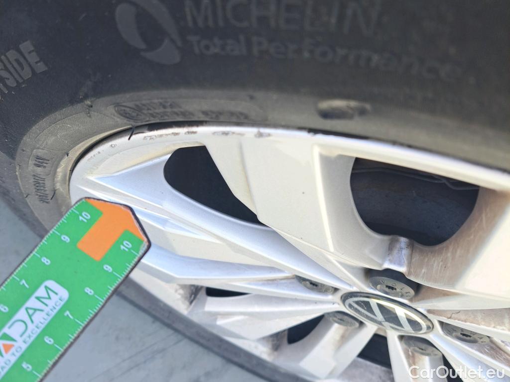  Volkswagen  T-ROC VOLKSWAGEN  / 2017 / 5P / todoterreno Advance 2.0 TDI 85kW (115CV) #8