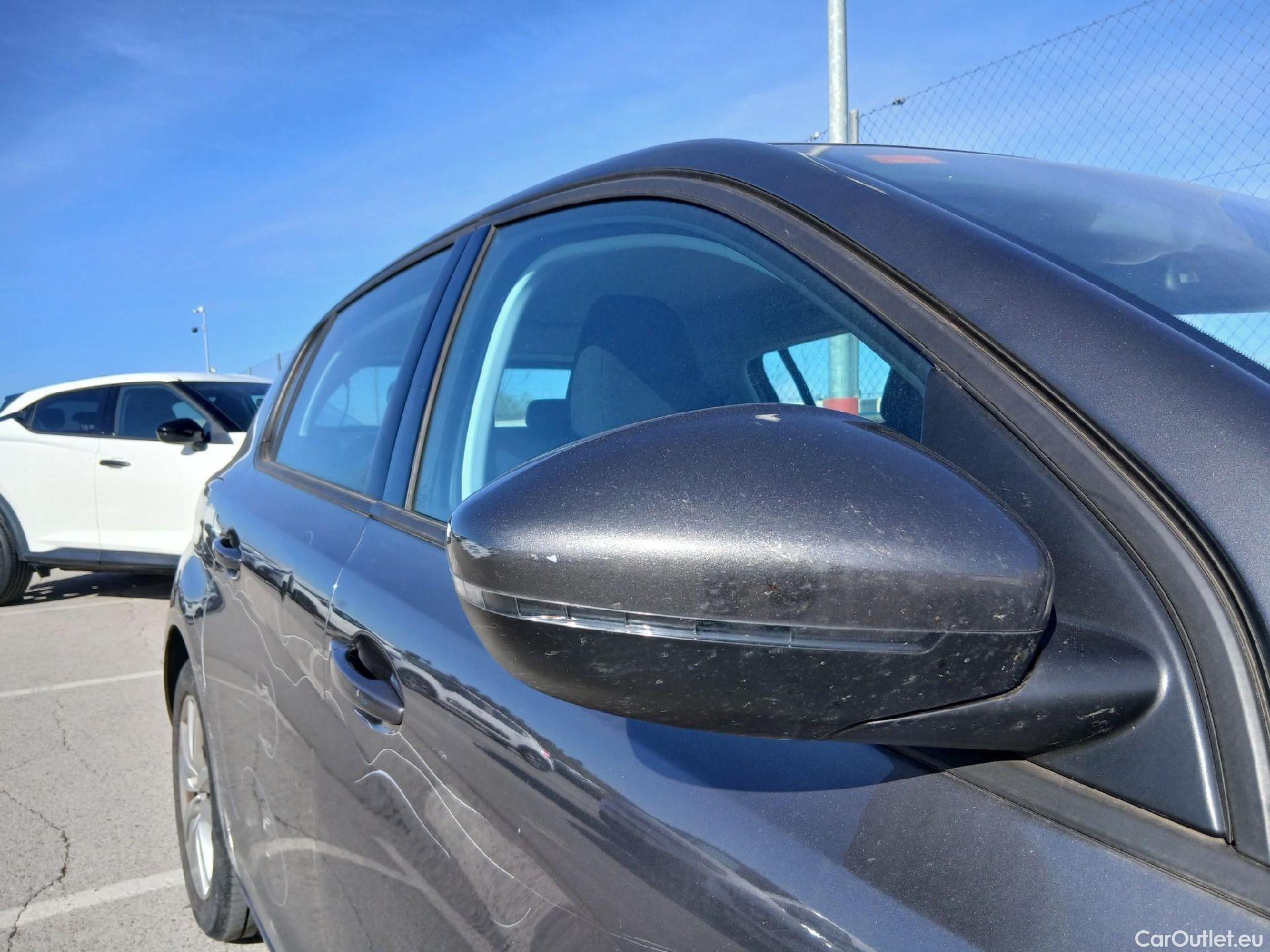  Peugeot  308 PEUGEOT  / 2017 / 5P / berlina con portón 5p Active Pack PureTech 110 S&S #39