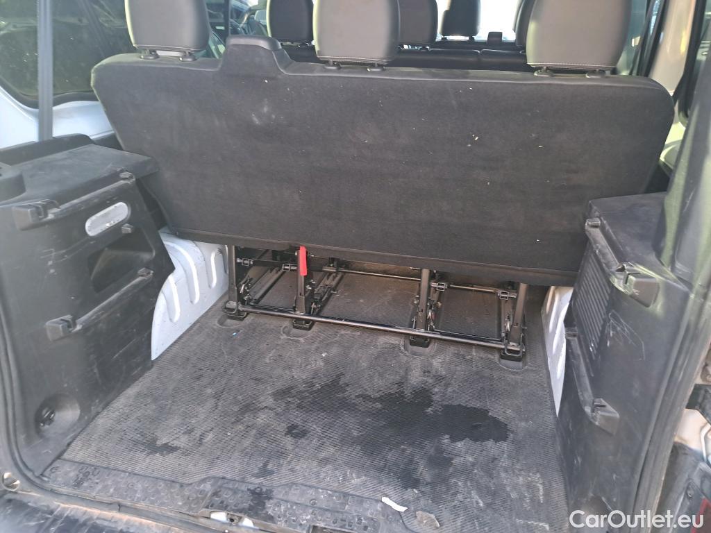  Nissan  NV300 NISSAN  / 2021 / 4P / monovolumen Combi 9 2.0dCi 81kW L1H1 1T Comfort #1