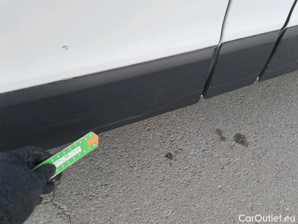  Nissan  NV300 NISSAN  / 2021 / 4P / monovolumen Combi 9 2.0dCi 81kW L1H1 1T Comfort #60