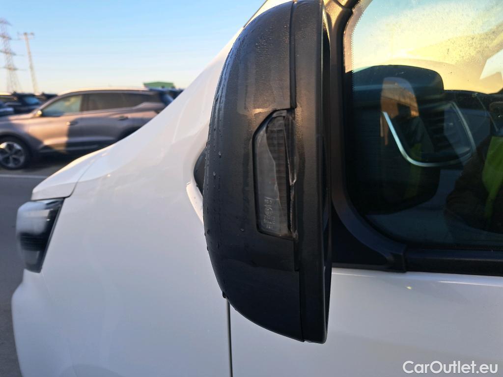  Nissan  NV300 NISSAN  / 2021 / 4P / monovolumen Combi 9 2.0dCi 81kW L1H1 1T Comfort #34