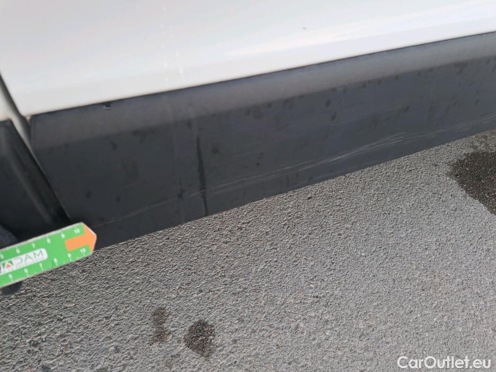  Nissan  NV300 NISSAN  / 2021 / 4P / monovolumen Combi 9 2.0dCi 81kW L1H1 1T Comfort #58