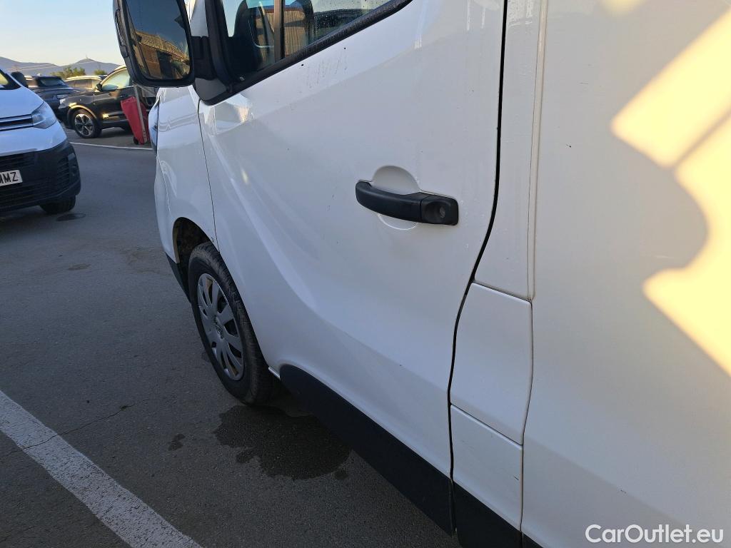  Nissan  NV300 NISSAN  / 2021 / 4P / monovolumen Combi 9 2.0dCi 81kW L1H1 1T Comfort #71