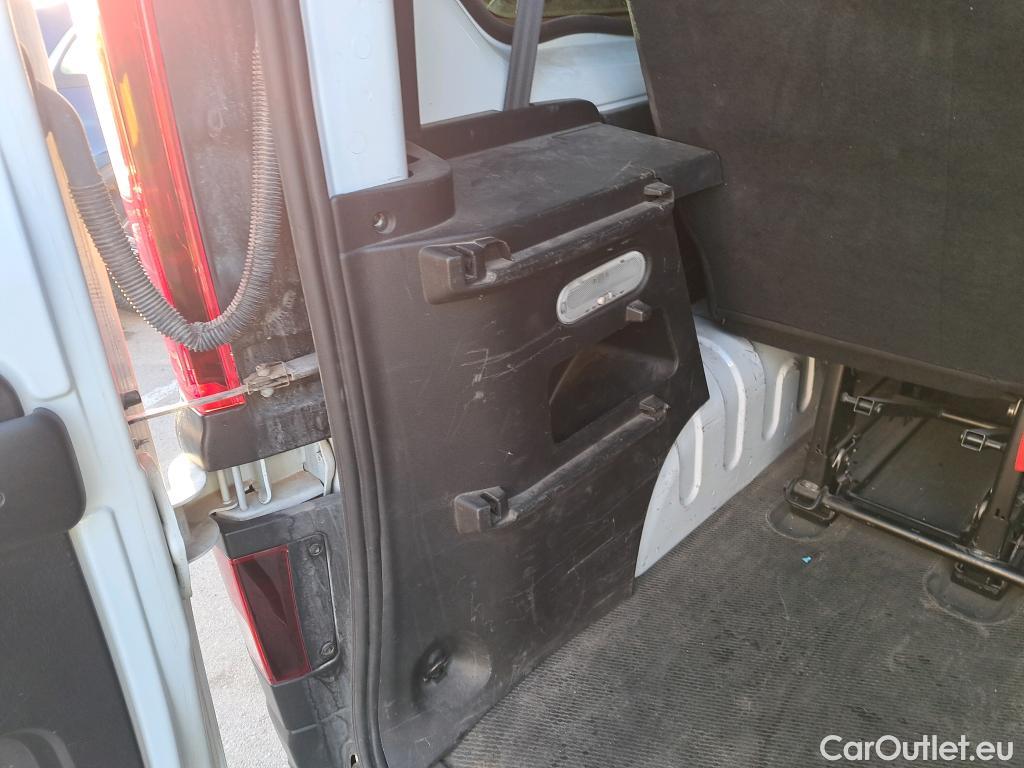  Nissan  NV300 NISSAN  / 2021 / 4P / monovolumen Combi 9 2.0dCi 81kW L1H1 1T Comfort #68