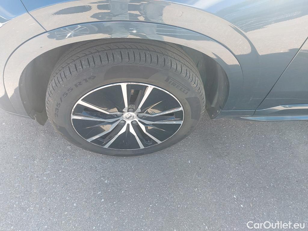  Volvo  XC90 VOLVO  todoterreno 2.0 B5 D AWD Momentum Pro Auto 240 CV  #1