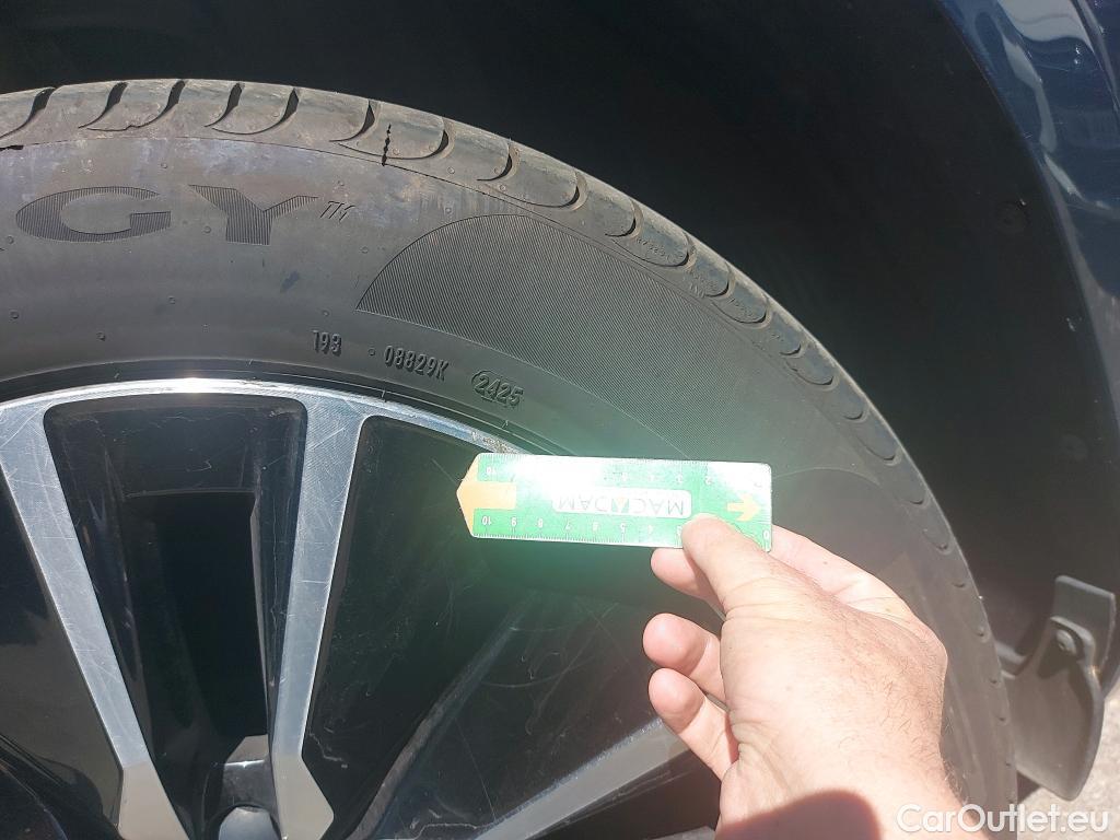  Volvo  XC90 VOLVO  todoterreno 2.0 B5 D AWD Momentum Pro Auto 240 CV  #4