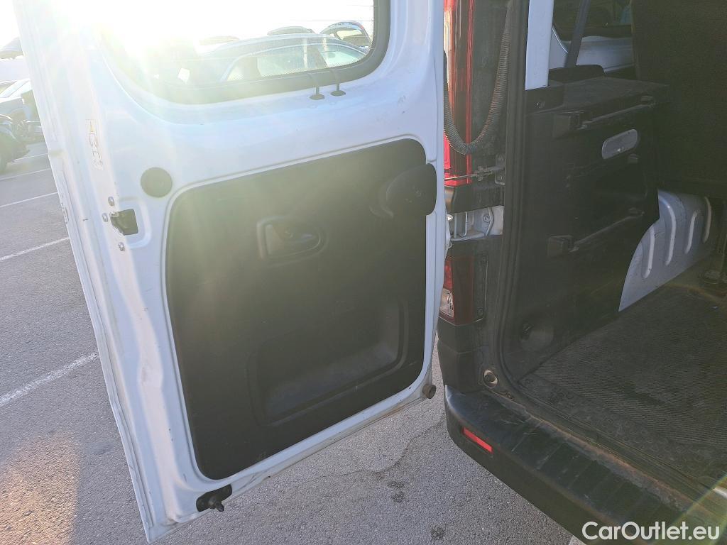  Nissan  NV300 NISSAN  / 2021 / 4P / monovolumen Combi 9 2.0dCi 81kW L1H1 1T Comfort #3