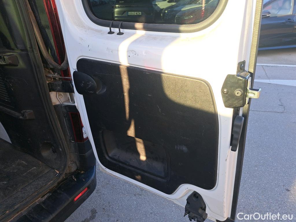  Nissan  NV300 NISSAN  / 2021 / 4P / monovolumen Combi 9 2.0dCi 81kW L1H1 1T Comfort #4