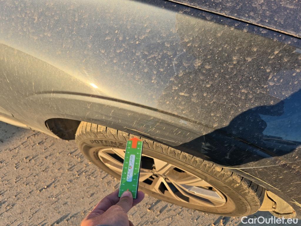  Volvo  XC60 VOLVO  todoterreno 2.0 B4 D Inscription Auto 200 CV #6