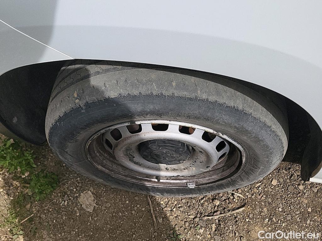  Peugeot  Partner PEUGEOT  / 2018 / 3P / furgón derivado de turismo Pro Standard 600kg BlueHDi 73kW #24