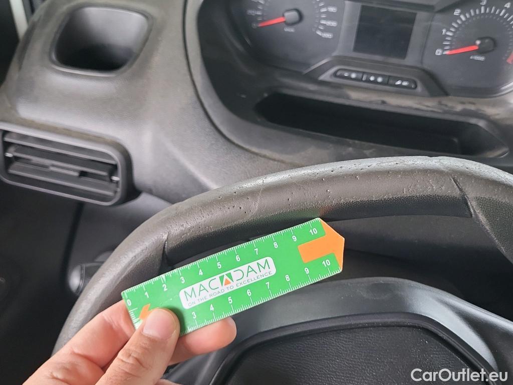  Peugeot  Partner PEUGEOT  / 2018 / 3P / furgón derivado de turismo Pro Standard 600kg BlueHDi 73kW #29