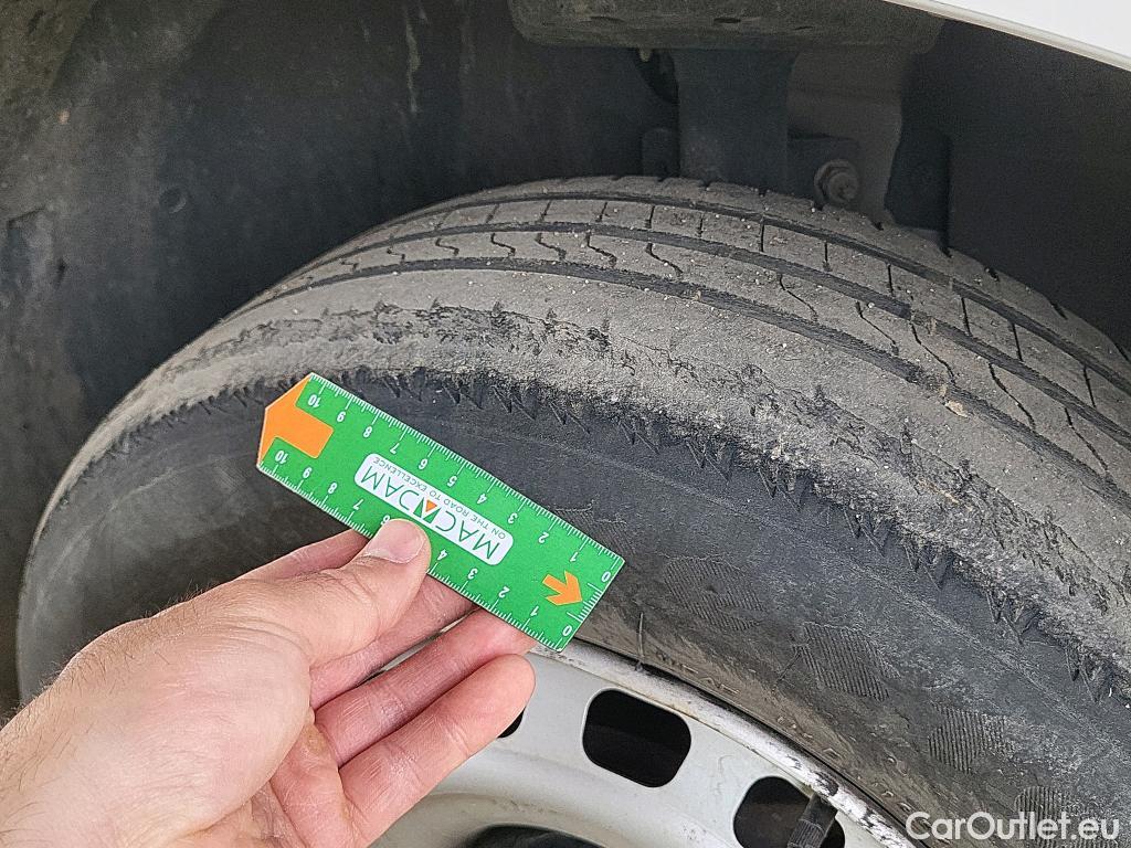  Peugeot  Partner PEUGEOT  / 2018 / 3P / furgón derivado de turismo Pro Standard 600kg BlueHDi 73kW #23